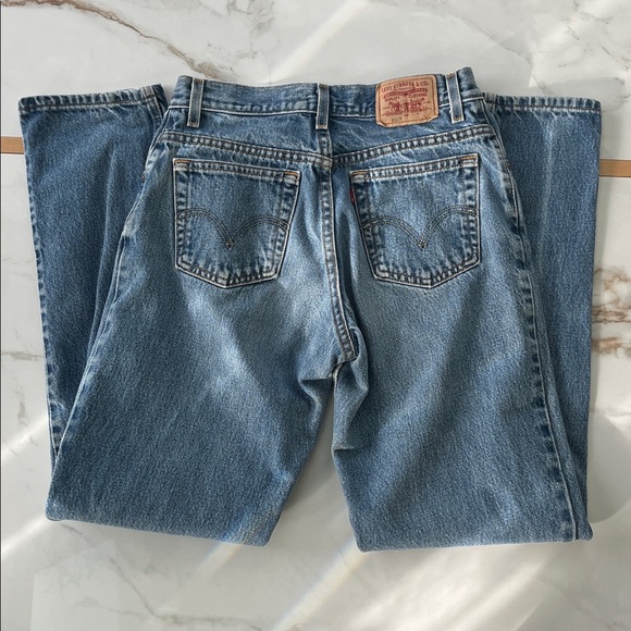 Vtg Women’s Levi's 550 Relaxed Tapered Blue Jeans - Picture 1 of 7